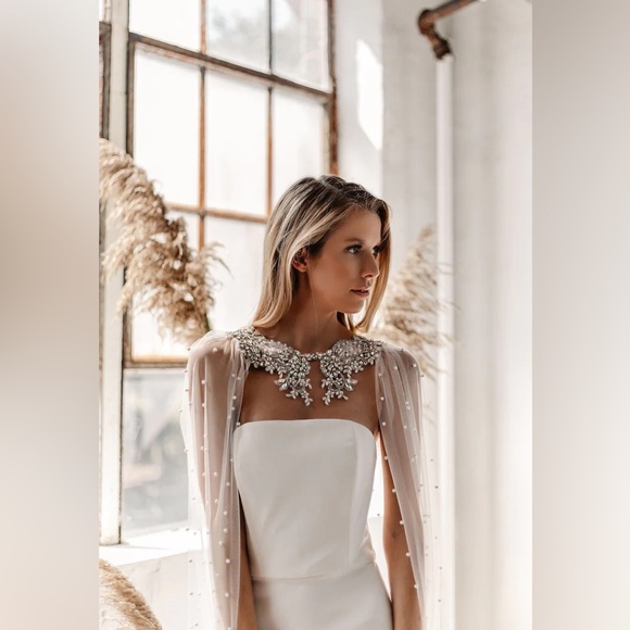 Pearl Bridal Cape with Rhinestone neck detailing - Picture 5 of 8